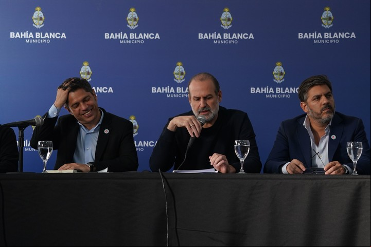 Conferencia de prensa en Bahía Blanca de Axel Kicillof, Federico Susbielles y Carlos Bianco. Foto Juano Tesone.