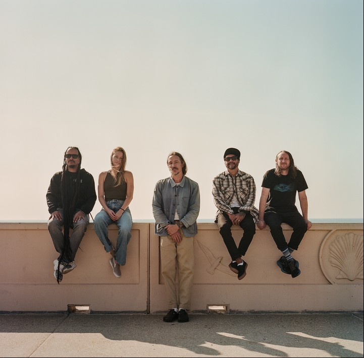 Incubus viene a presentar su reversión del clásico álbum "Morning view". Foto de prensa
