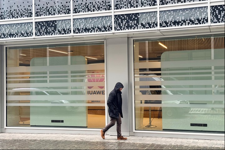 La sede de Huawei en Bruselas. Foto: AP