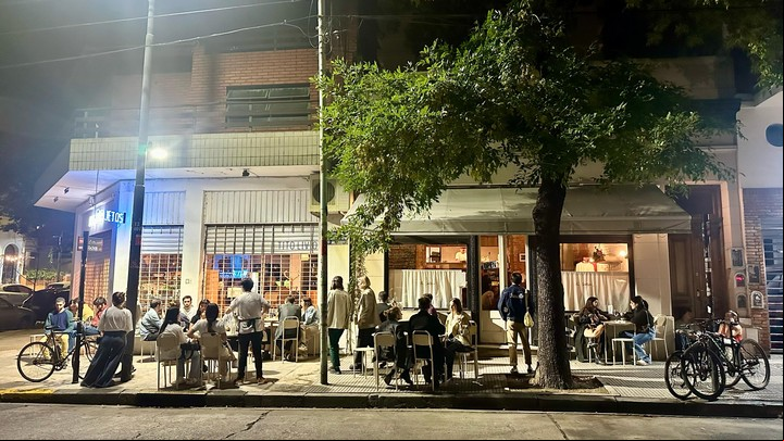 La sorellina, siempre lleno.