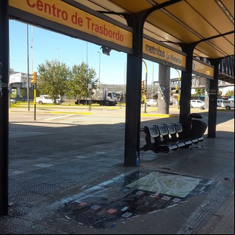 Abandono, basura e inseguridad: así está el centro de trasbordo que se hizo para el metrobus de La Matanza hace solo 8 años 