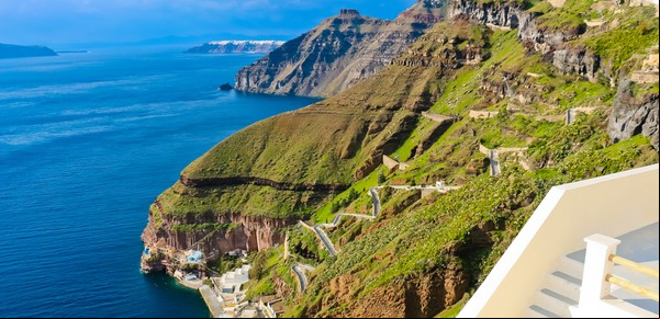 Karavolades: las espectaculares escaleras de Santorini con las mejores vistas al mar Egeo