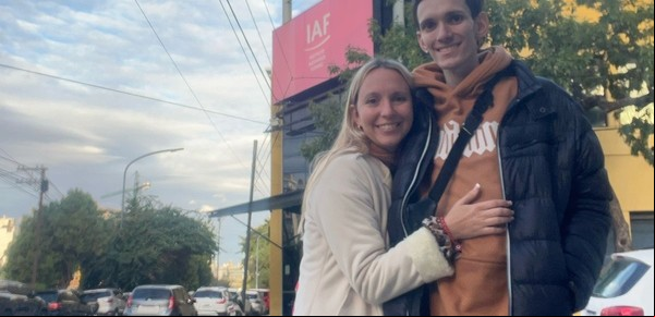 "Un mechón de pelo": dos hermanos con cáncer, una muerte que sembró culpa y la canción de Tini que ayudó a sanar