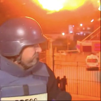 Un periodista de Al Jazeera captó en vivo el bombardeo a un hospital de Gaza