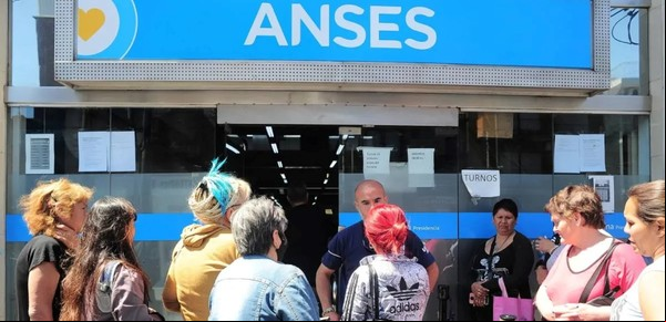 Las jubilaciones suben 2,4% en abril pero el bono de hasta $70.000 continuará congelado