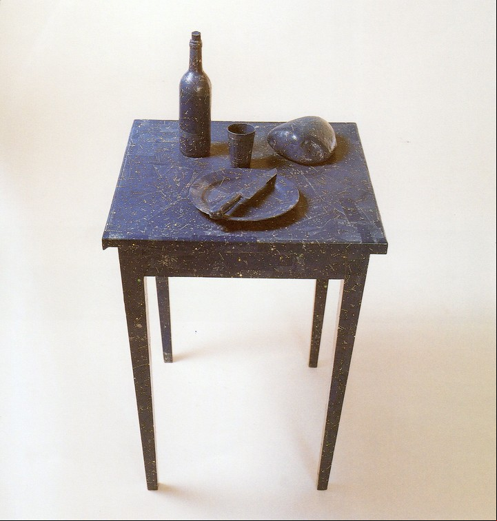 Obra "La mesa", del artista Roberto Elía. Compartió esa inspiración con Víctor Grippo. Tuvo una legendaria muestra de mesas en la Galería Benzacar.