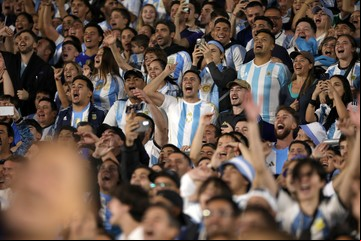 “Baile” de 4 a 1 da Argentina no Brasil continua rendendo..Raphinha, Romário, Scaloni e Milei...
