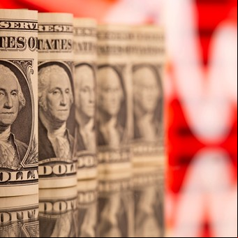 El anuncio de Caputo no cambió la tendencia del mercado: el  blue quedó en $1.300, el Central volvió a vender dólares y los futuros subieron