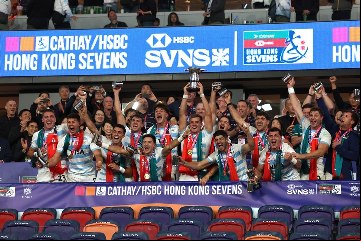 El festejo de Los Pumas 7s tras ganar el final en el Seven de Hong Kong. Foto: Reuters