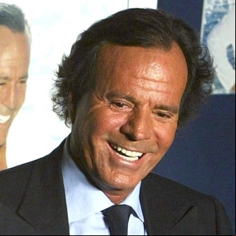 Se agrava la salud de Julio Iglesias: "De la cintura para abajo tiene 500 años"