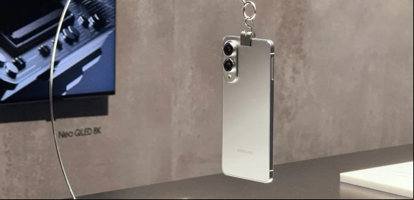 Empezó una nueva era en celulares: cómo es y cuánto cuesta el primer modelo ultrafino del mercado