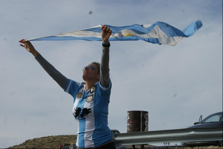 Fueron 5 horas y 15 segundos corriendo y pasó por lugares emblemáticos como el Puerto Argentino y Sapper Hill.