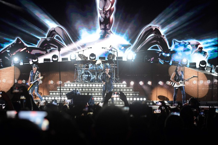 Rudolf Schenker, Klaus Meine y Matthias Jabs en vivo en un festival en Sevilla, en 2023. Foto: AFP