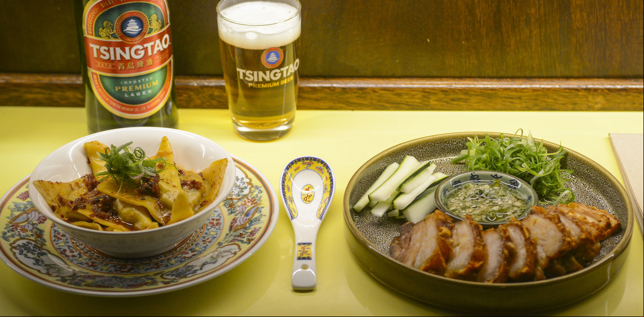 En Villa Crespo, una nueva cantina donde comer ravioles chinos y una panceta bien crocante
