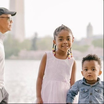 Insólito: les estaba sacando una foto a sus hijos y Barack Obama le "arruinó" la toma