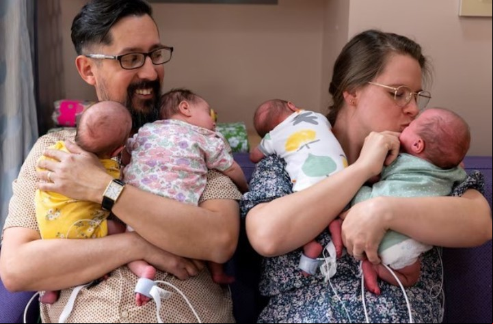 La pareja enfrentó un embarazo difícil y viajó desde su hogar en Rhode Island hasta el Centro Médico Universitario Banner en Phoenix, Arizona, para recibir atención especializada.
