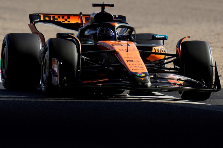 Oscar Piastri se adjudicó el mejor tiempo de la primera jornada de actividades de la Fórmula 1 en Japón. Foto AP/Shuji Kajiyama