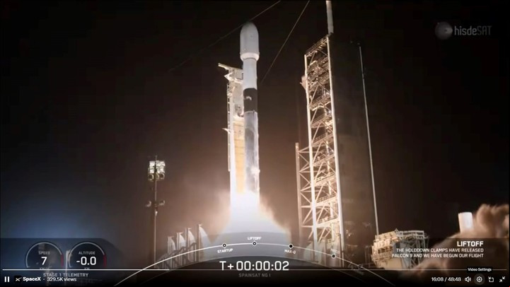 Una de las naves de Space X, la compañía de Elon Musk, a punto de despegar de Cabo Cañaveral, en enero pasado. Foto: EFE.