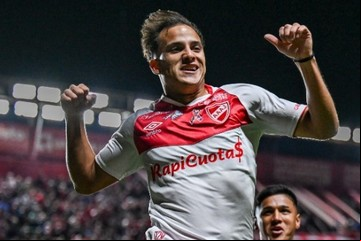 Argentinos aplastó a Defensa y Justicia y quiere pelearle el grupo a Boca