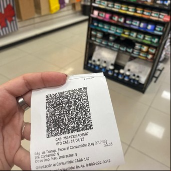 Los comercios ya muestran los impuestos: cómo se ven en tickets y góndolas y cuánto costarían los productos sin ellos