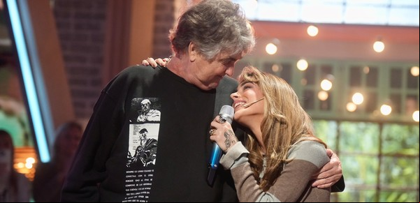 La emoción de Tini Stoessel al cantar el tema que le dedicó a su padre abrazada a él: "Te amo"