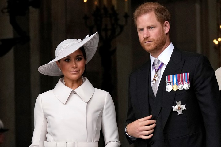 Meghan Markle, la esposa de Harry, no lo acompañó en su viaje a Londres. Foto: AP