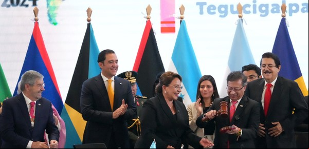 Para evitar criticar a Trump, el Gobierno no apoyó la declaración de la cumbre de la Celac y se quedó sin apoyo final por  Malvinas