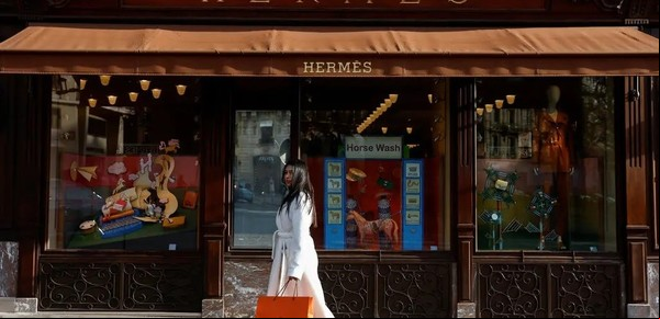 El extraño caso de un heredero de Hermès, un emir y un trato que salió mal