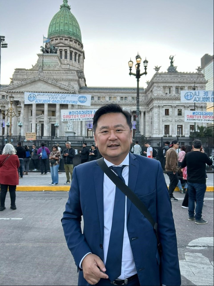 Alejandro Kim encabeza la lista de Principios y Valores. Foto: X (@alekim_ok)