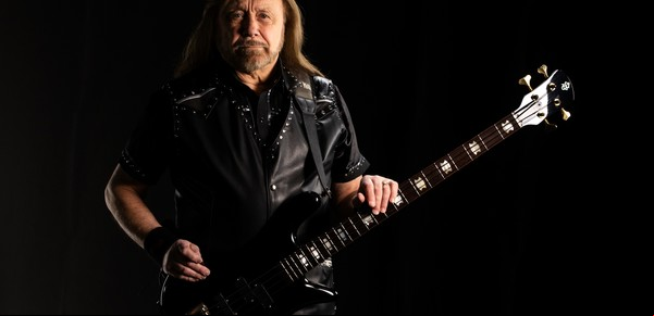 Ian Hill, el arma secreta de Judas Priest, que sigue tocando a los 75 años