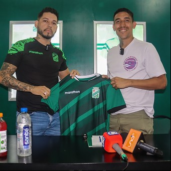 Ricardo Centurión vuelve al fútbol tras dos años sin jugar: "Hoy no estoy serio, pero sí más contento y maduro; quiero dar el ejemplo a los jóvenes"