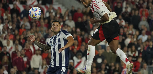 River y un funcionamiento que sigue sin aparecer: Borja le dio el empate ante Talleres sobre el final y el equipo de Gallardo se fue silbado del Monumental 