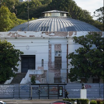 De pista de hielo a ícono del tango: el palacio de Recoleta que lleva más de 6 años cerrado y su futuro incierto