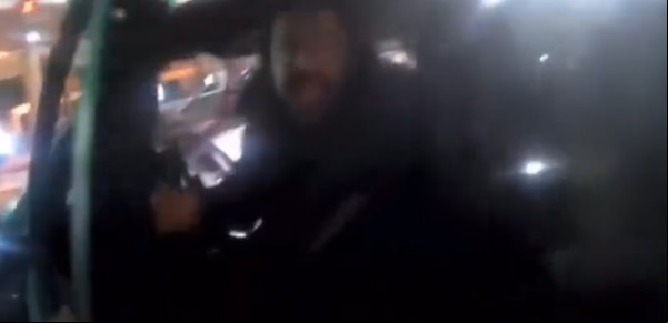 Denuncian al cantante de La Mancha de Rolando por un violento episodio con un motoquero en un peaje
