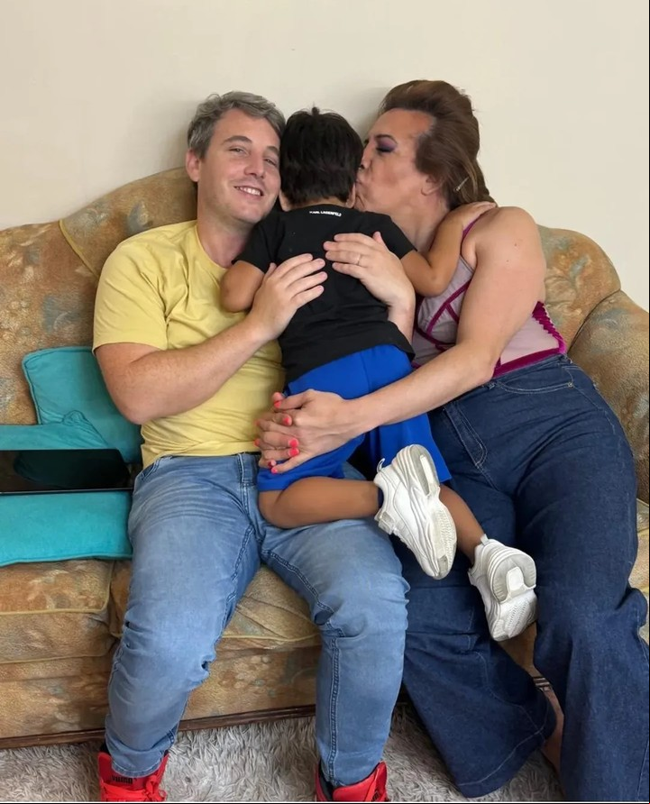 Lizy Tagliani y su esposo, Sebastián Nebot, y su hijo, Tati. Foto: Instagram.