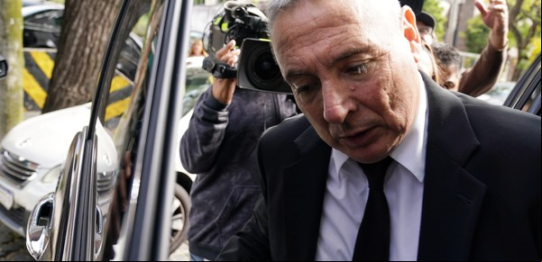 "Te voy a tirar por la ventana": el cruce entre Víctor Stinfale y el médico Leopoldo Luque antes de la operación de Maradona