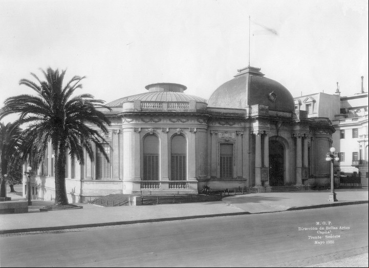 Palais de Glace. El edificio hace 90 años, en mayo 1935. La cúpula, de pizarras, ya desaparecida. Imagen Museos Nacionales, Secretaria de Cultura