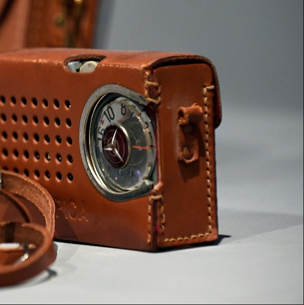 Las radios con funda de cuero, furor en los 60 y 70.