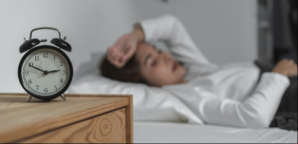 Cómo dormimos los latinoamericanos: la crisis del sueño en la era digital