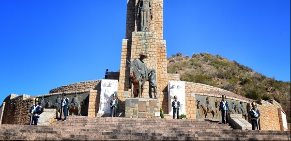 Ruta turística con premio para quien la complete primero: el pasaporte sanmartiniano y un recorrido por la gesta libertadora y el cruce de los Andes