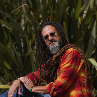 Nonpalidece, la principal banda de reggae del país, decidió celebrar sus 25 años grabando con Fito, Fabi, NTVG, Juanse, Ke Personajes y leyendas de Jamaica