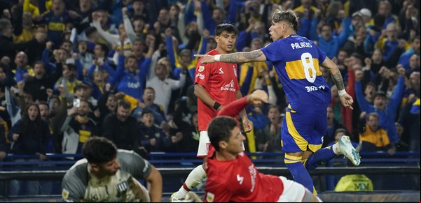 Boca se recuperó de un penal fallado por Cavani, pasó por arriba a Estudiantes en el segundo tiempo y llegará líder al Superclásico