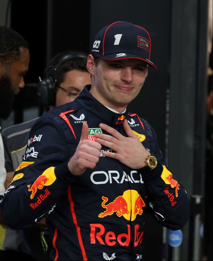 "Estoy feliz", dijo Verstappen tras su espectacular actuación en la clasificación del GP de Arabia Saudita. Foto: EFE / EPA / ALI HAIDER.