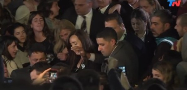 Insultaron a Victoria Villarruel a la salida de la misa por el papa Francisco y agredieron a una periodista de TN