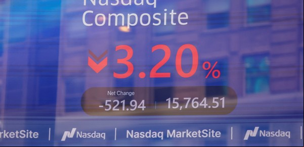 Estados Unidos: Wall Street cerró con una fuerte baja por las tensiones entre Donald Trump y la Reserva Federal