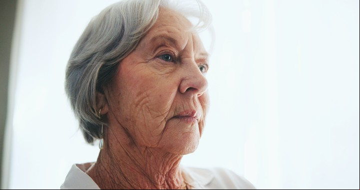 Los familiares cuidadores suelen atravesar momentos de dolor, ira y frustración. Foto ilustración Shutterstock.