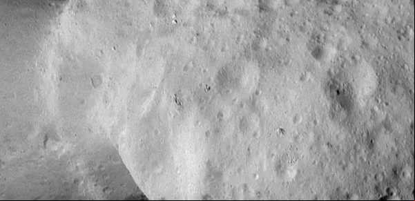 Revelaciones en el espacio: descubren un asteroide gigante con forma de maní y un planeta que se desintegra como un cometa 