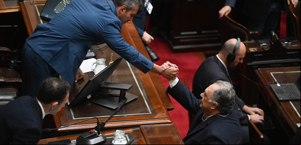 Javier Milei y sus medidas, EN VIVO: Diputados rindió homenaje al papa Francisco con un pedido para cancelar el viaje de legisladores al Vaticano