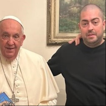 El Papa y Callejeros: un vínculo que arrancó Bergoglio y Francisco lo hizo aun más fuerte