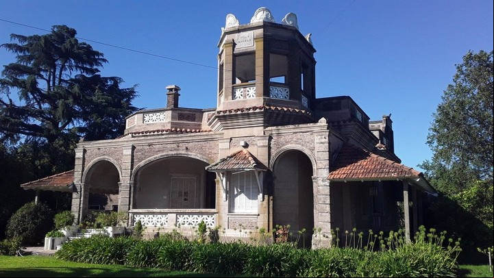 Para quienes buscan una escapada tranquila, rodeada de verde y buena comida, encuentran en Villa Ruiz una opción ideal. Foto: Facebook: Conociendo Pueblos.